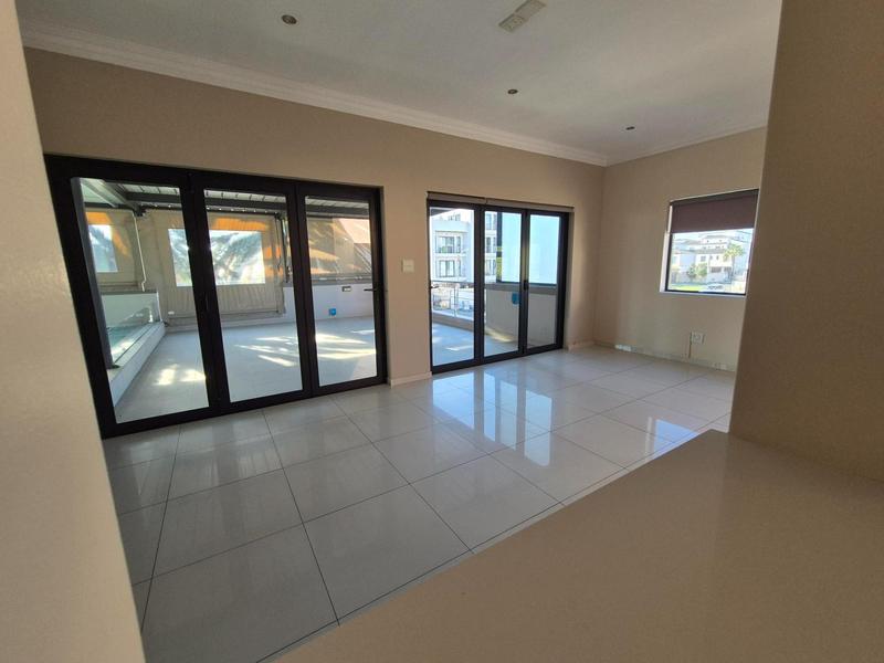 To Let 3 Bedroom Property for Rent in Bloubergrant Western Cape